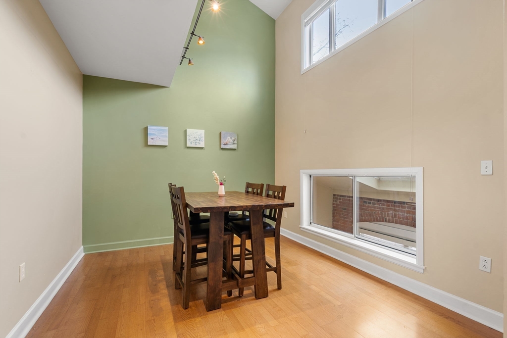 112 Milton St # 233