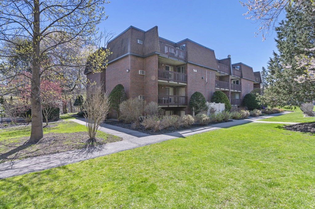 144 Kenrick St # 12