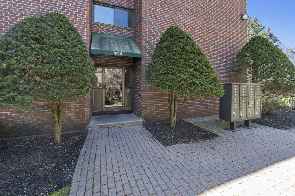 144 Kenrick St # 12
