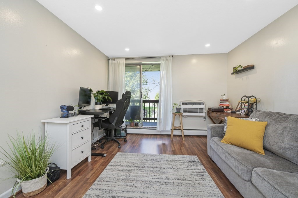 144 Kenrick St # 12