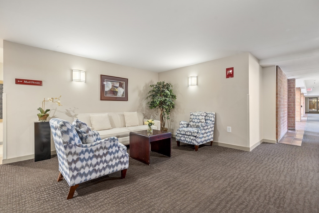 183 Oak Street # 206