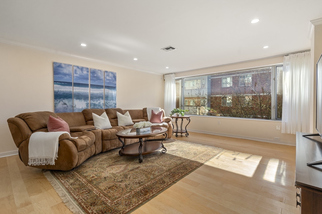 183 Oak Street # 206