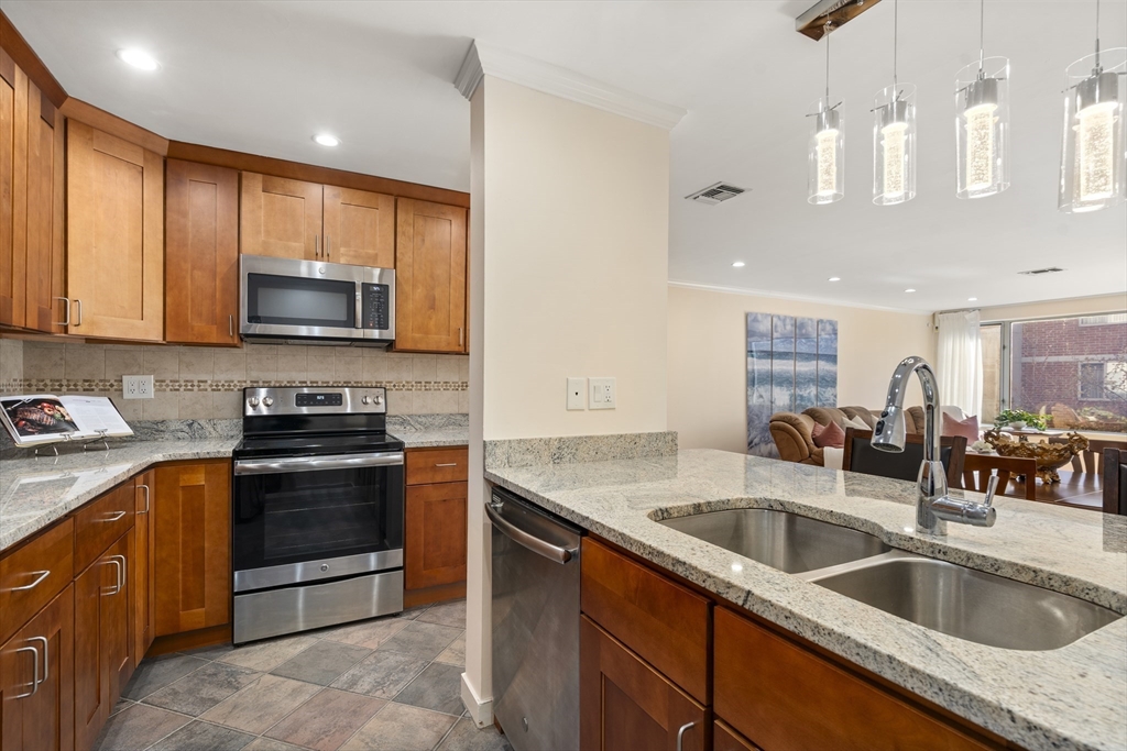 183 Oak Street # 206