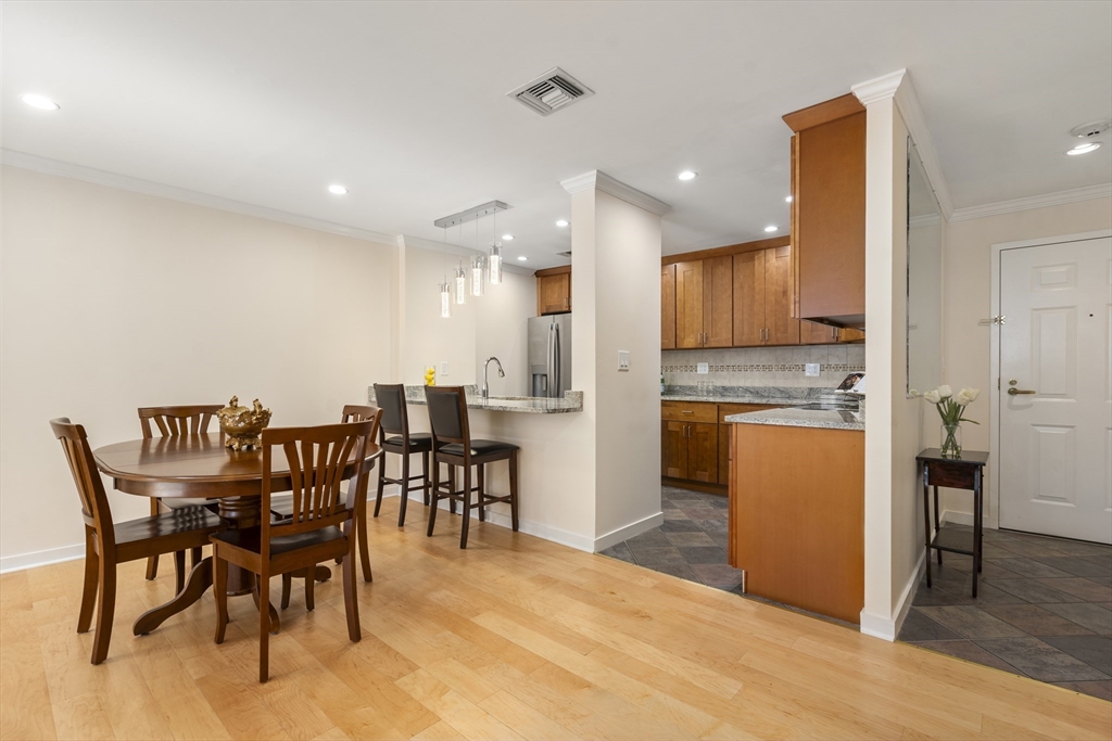 183 Oak Street # 206