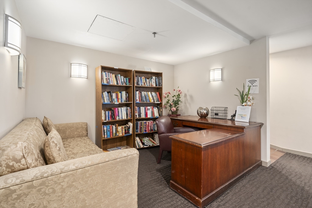 183 Oak Street # 206