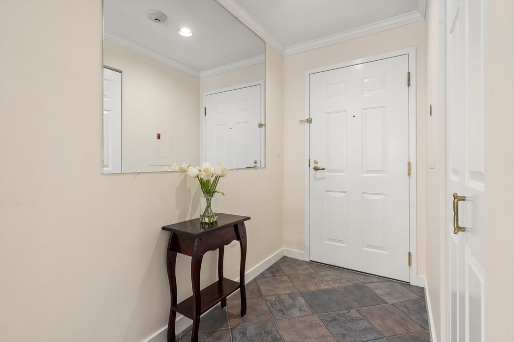 183 Oak Street # 206