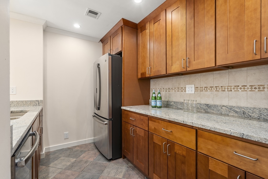 183 Oak Street # 206