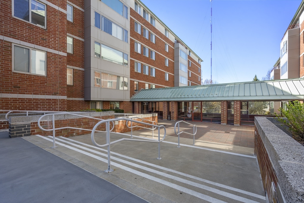 183 Oak Street # 206