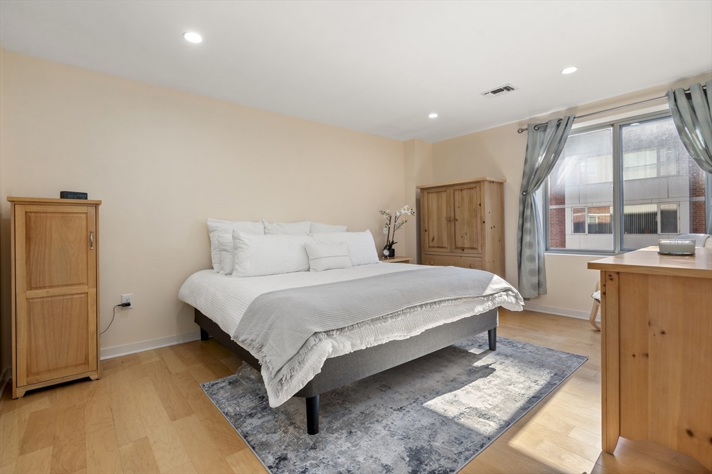 183 Oak Street # 206