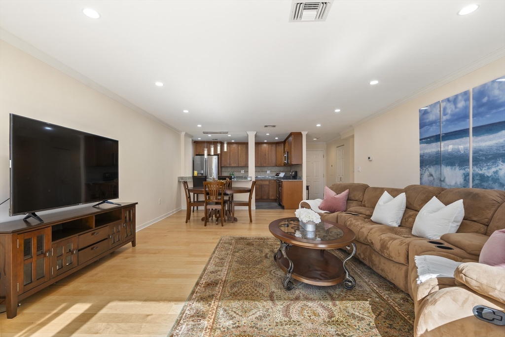 183 Oak Street # 206