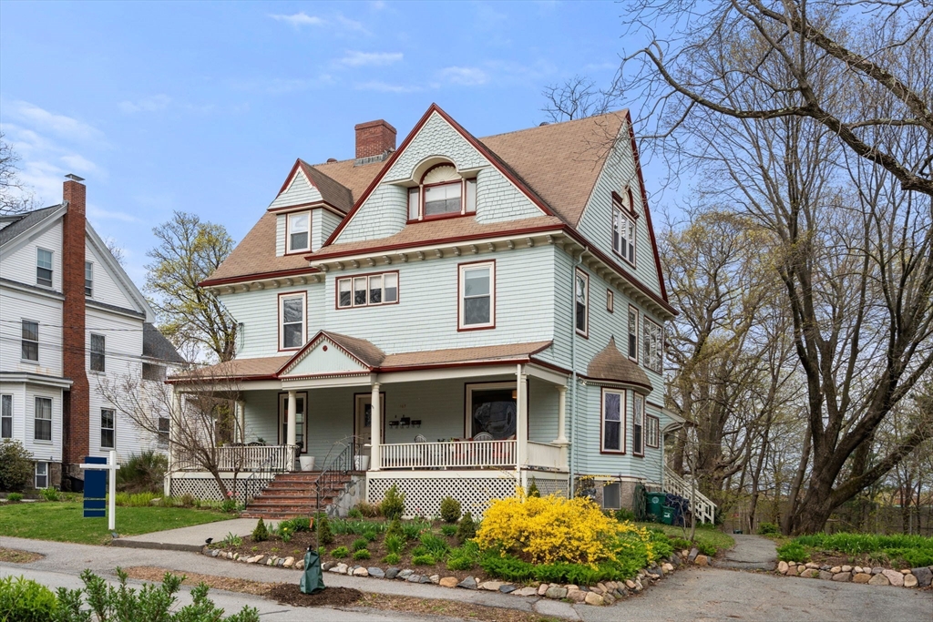 169 Hunnewell Ave # 3 Unit: 1 + 3