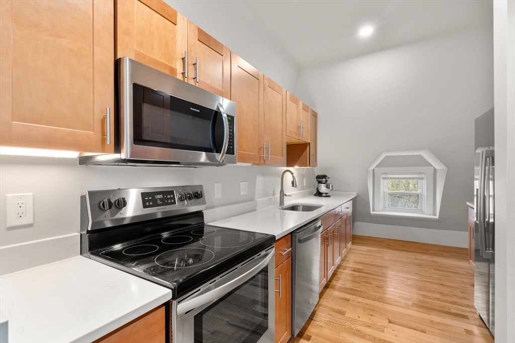 169 Hunnewell Ave # 3 Unit: 1 + 3
