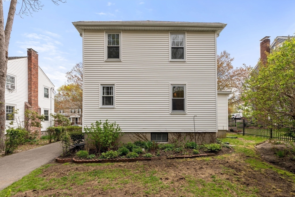 68 Willowdean Avenue