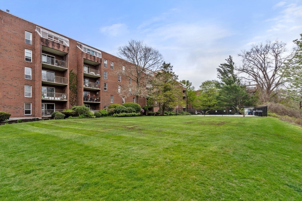 50-56 Broadlawn Park # 104