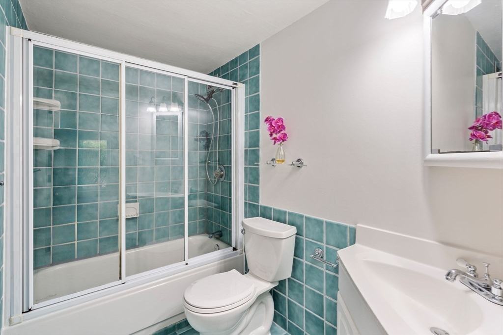 50-56 Broadlawn Park # 104