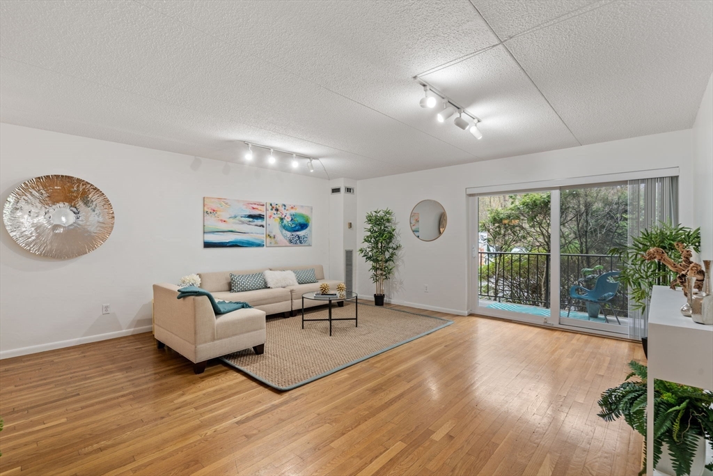 50-56 Broadlawn Park # 104