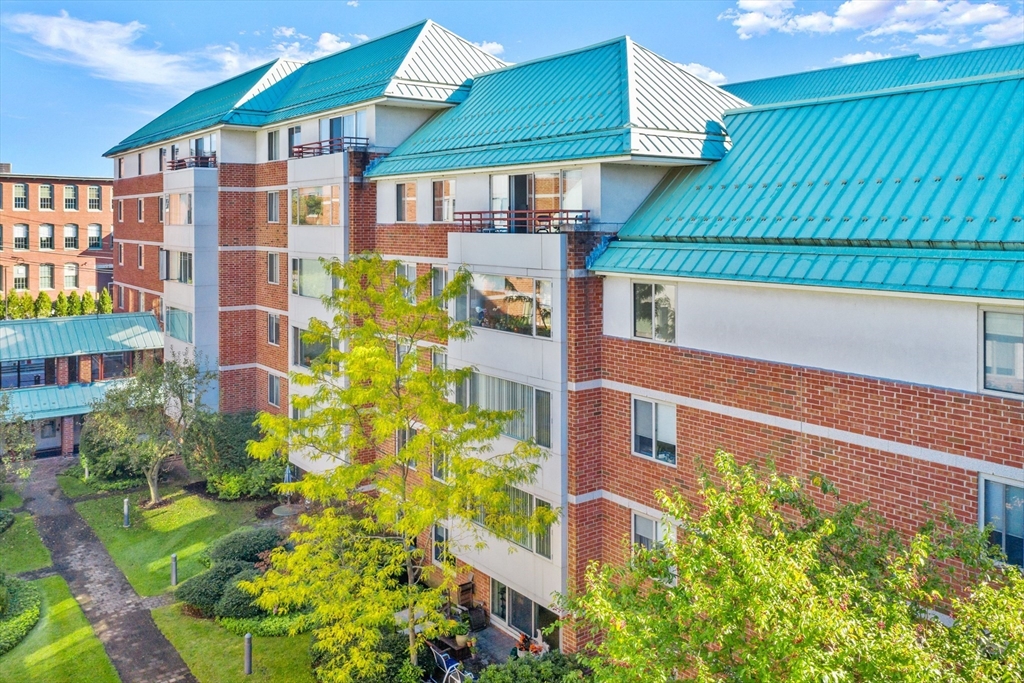 183 Oak Street # 302