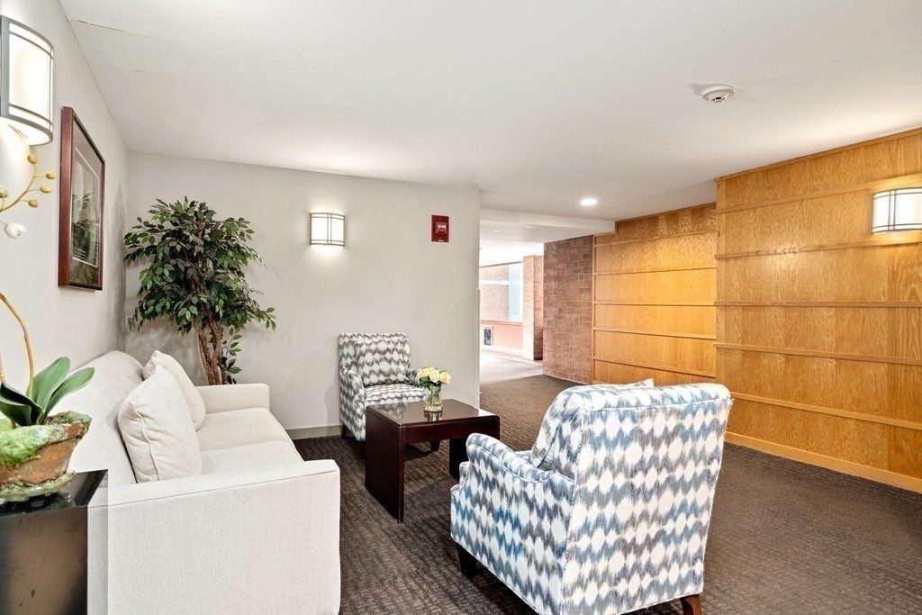 183 Oak Street # 302