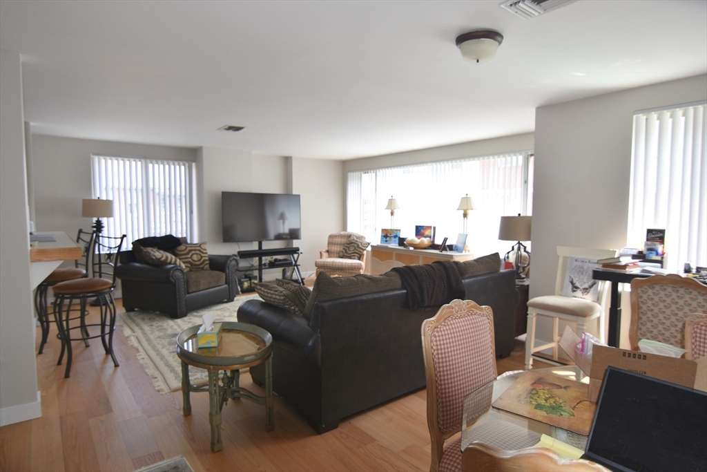 183 Oak Street # 302