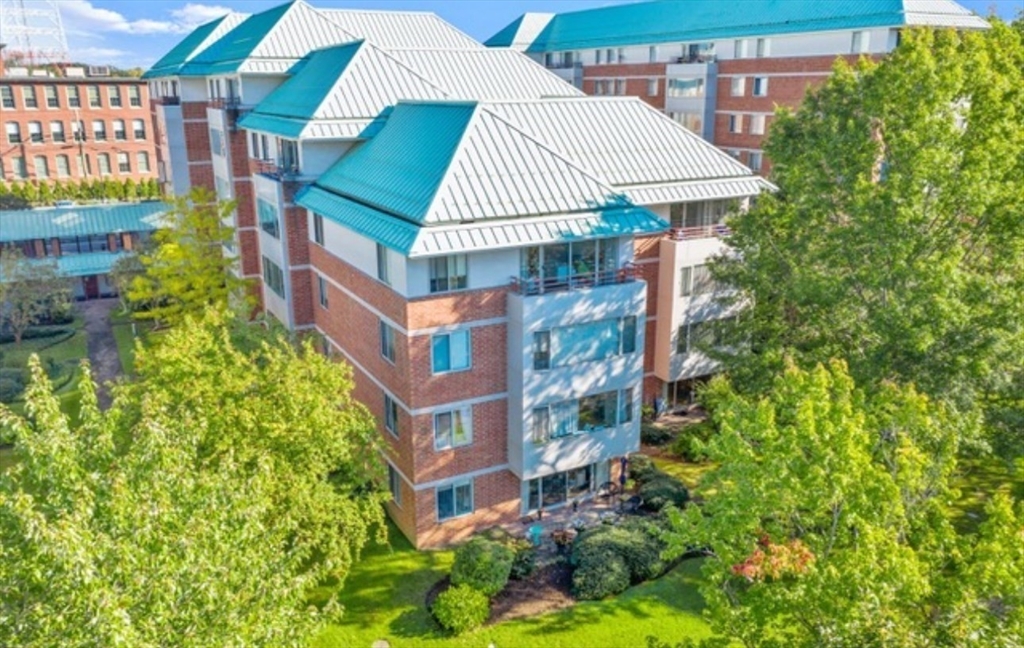 183 Oak Street # 302