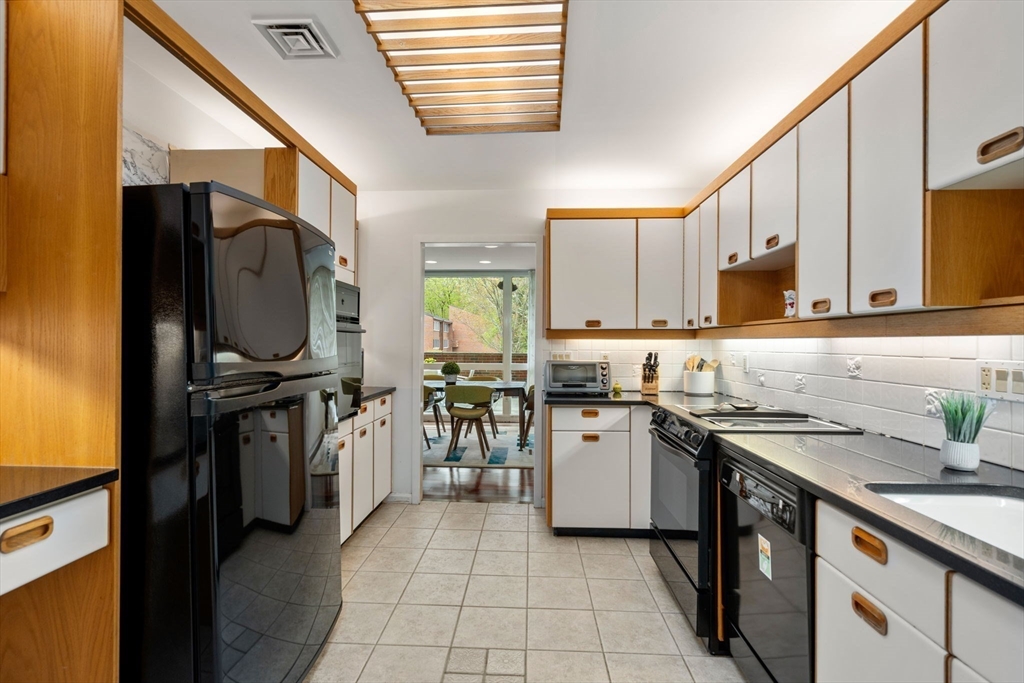 241 Perkins St # C105