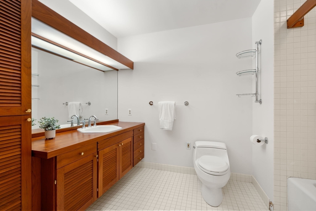 241 Perkins St # C105