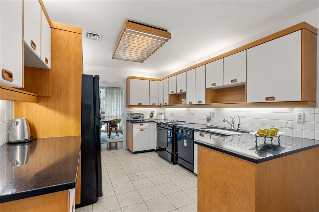 241 Perkins St # C105