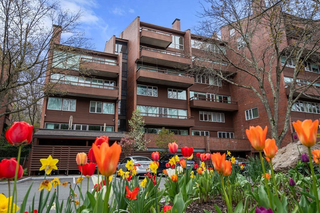 241 Perkins St # C105