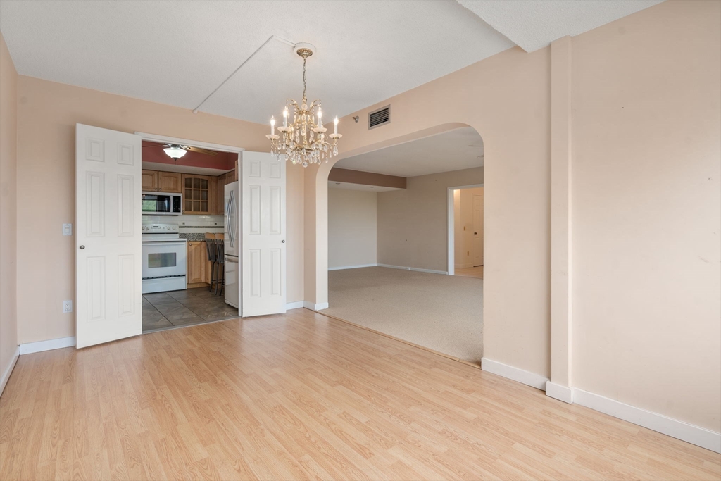 250 Hammond Pond Pkwy # 1011S