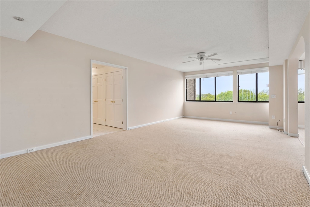 250 Hammond Pond Pkwy # 1011S