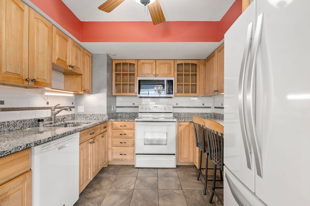 250 Hammond Pond Pkwy # 1011S