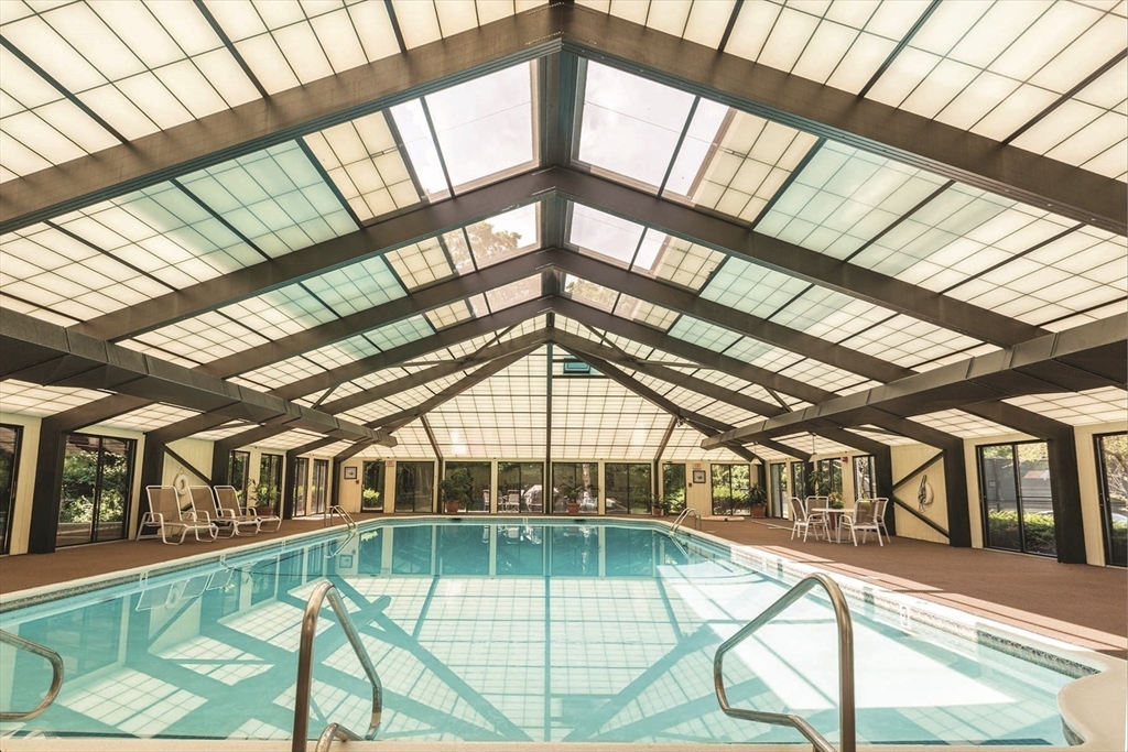 250 Hammond Pond Pkwy # 1011S