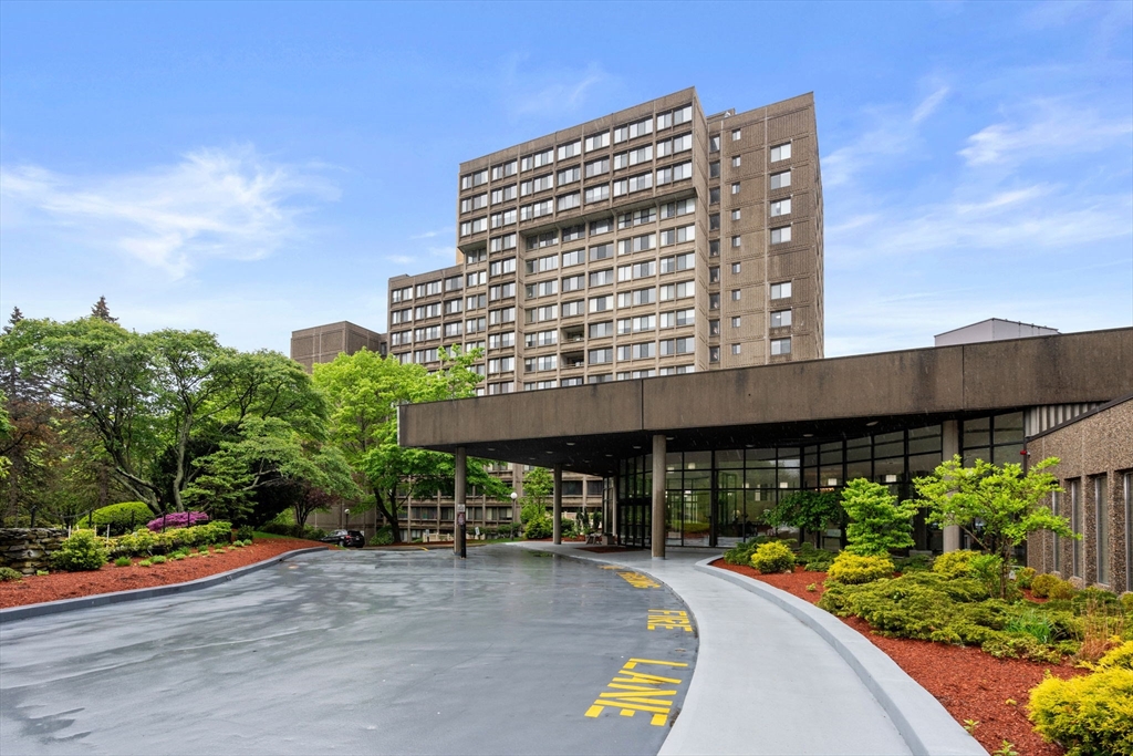 250 Hammond Pond Pkwy # 1011S