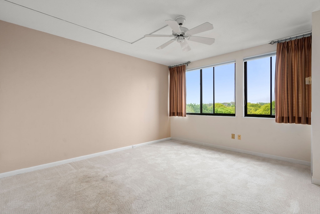 250 Hammond Pond Pkwy # 1011S