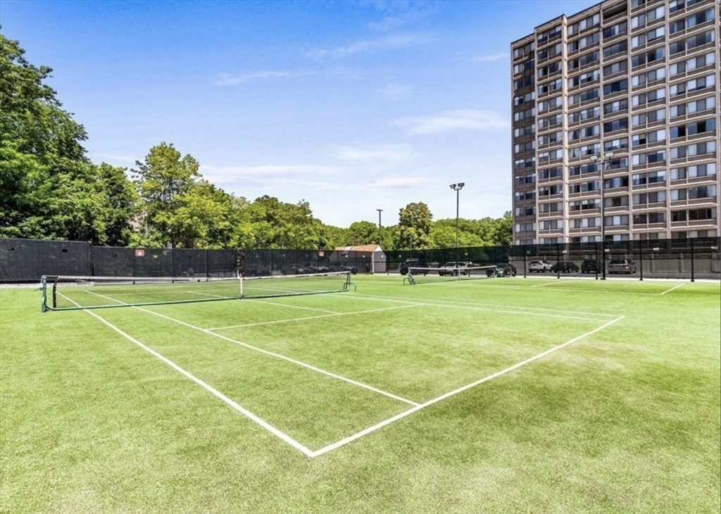 250 Hammond Pond Pkwy # 1011S