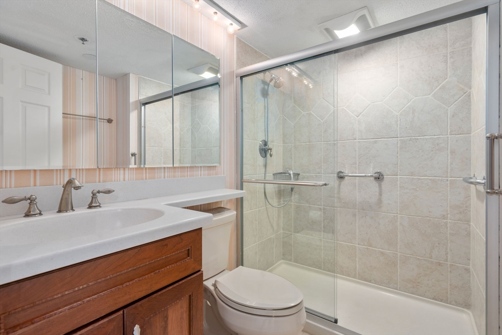 250 Hammond Pond Pkwy # 1011S