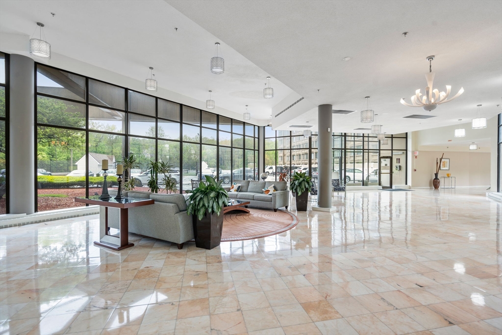 250 Hammond Pond Pkwy # 1011S