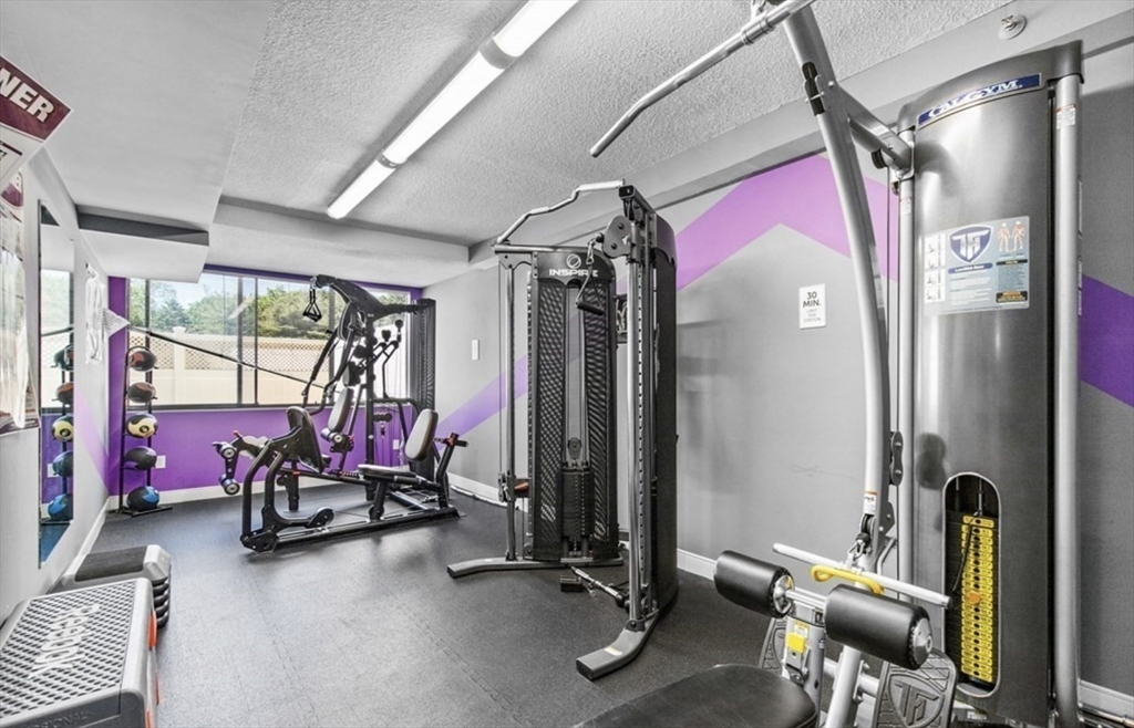250 Hammond Pond Pkwy # 1011S