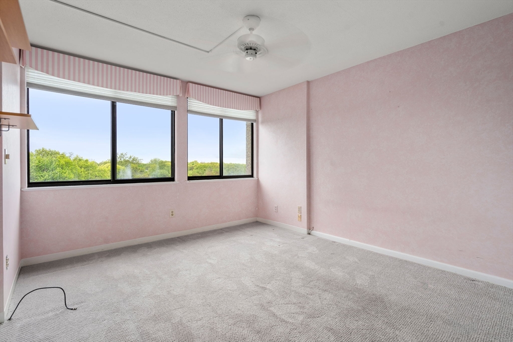 250 Hammond Pond Pkwy # 1011S