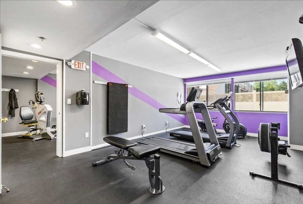 250 Hammond Pond Pkwy # 1011S