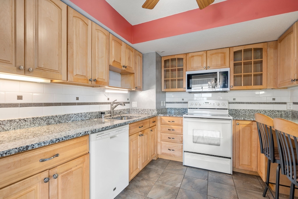 250 Hammond Pond Pkwy # 1011S