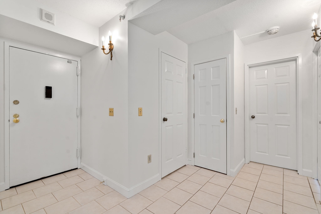 250 Hammond Pond Pkwy # 1011S