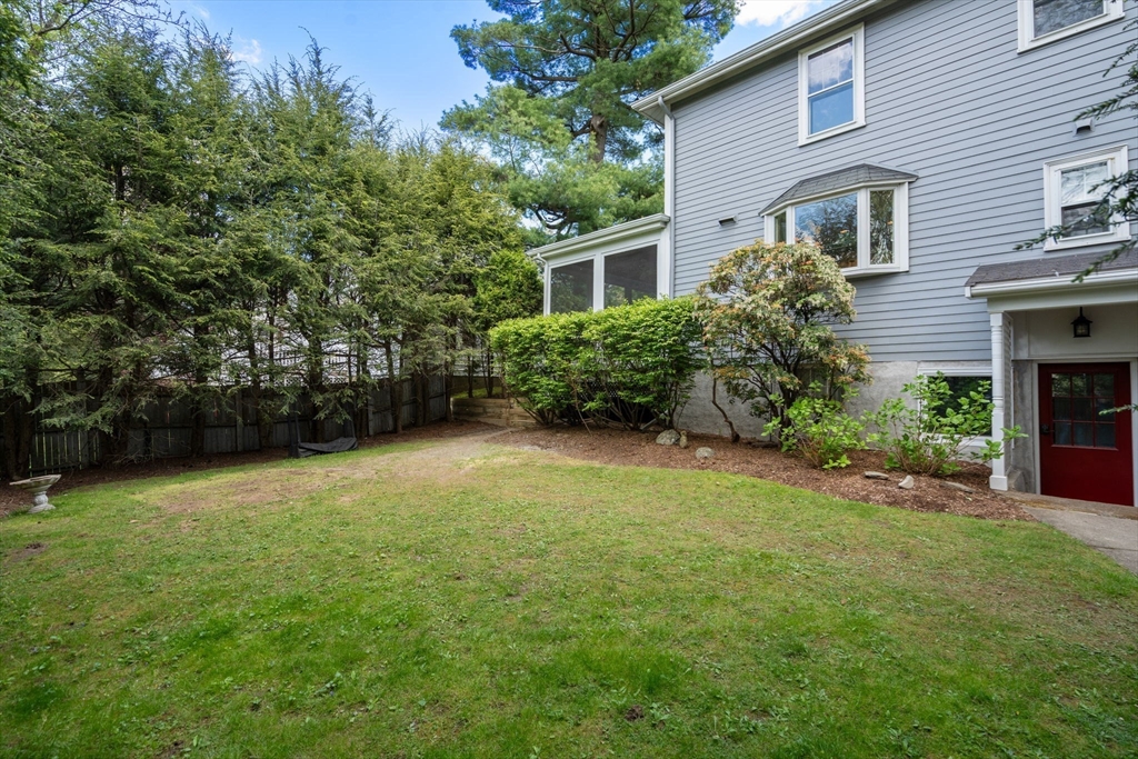4 Pine Crest Rd