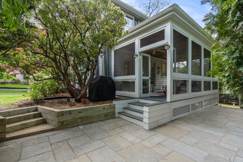 4 Pine Crest Rd