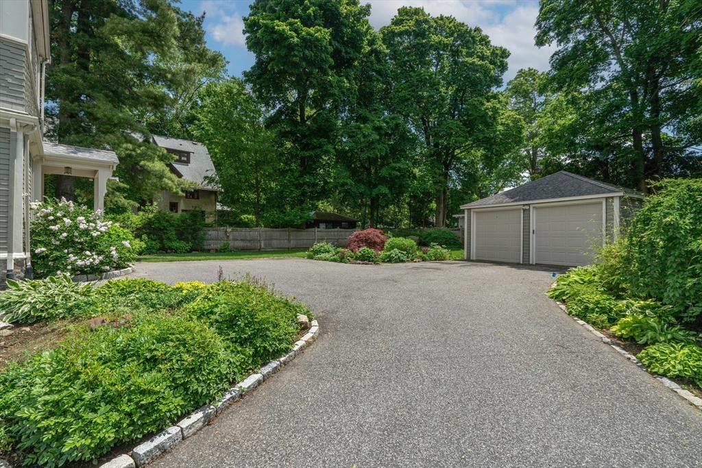 136 Hunnewell Ave