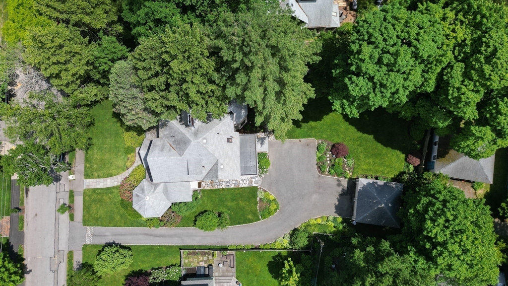 136 Hunnewell Ave