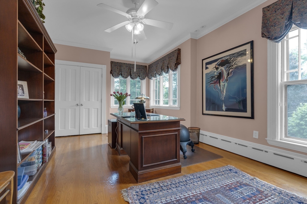 136 Hunnewell Ave