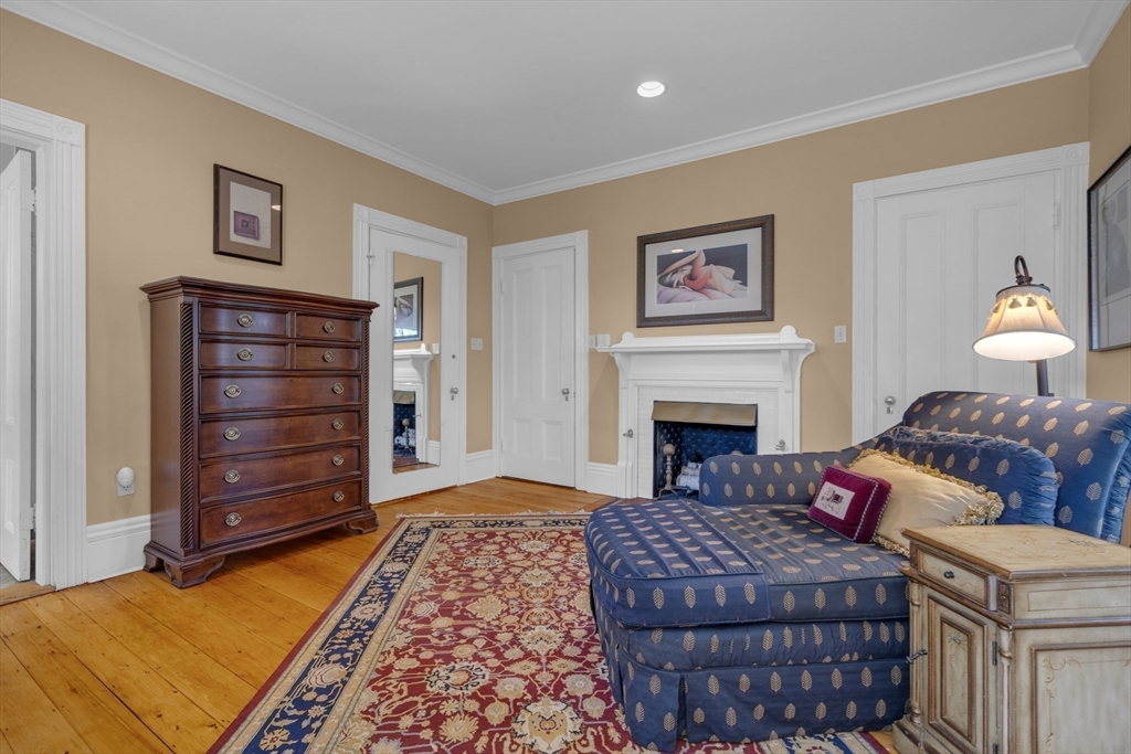 136 Hunnewell Ave