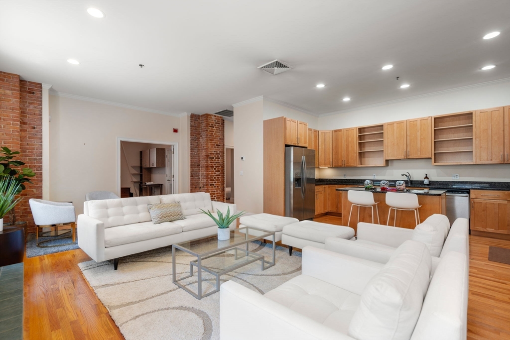 515 Centre St # 2 Unit: #2