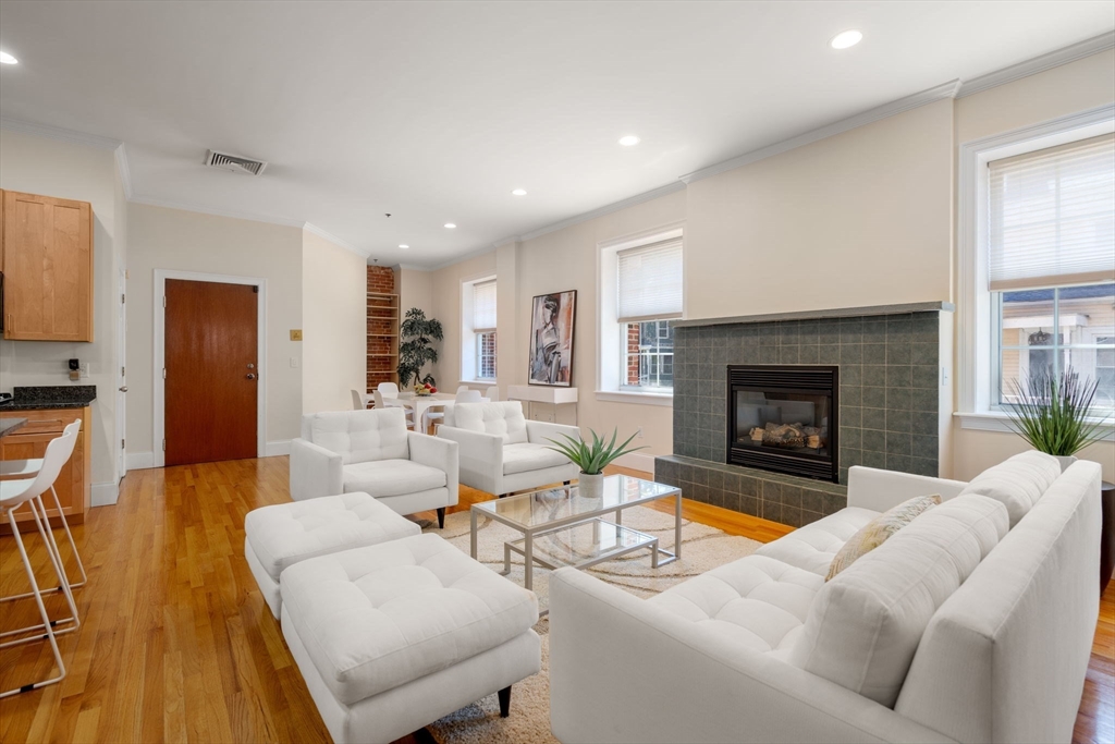 515 Centre St # 2 Unit: #2